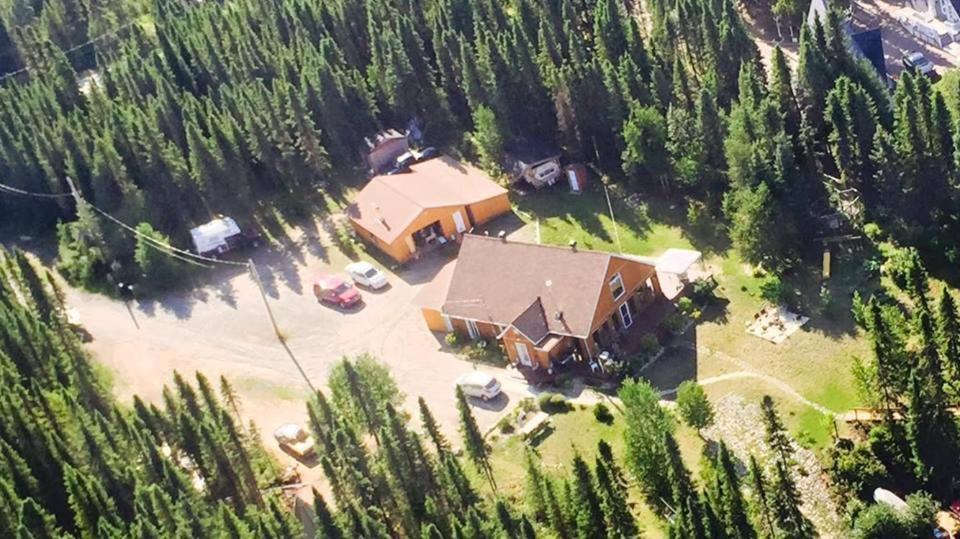 Gite De La Riviere Bed & Breakfast Chibougamau Exterior photo